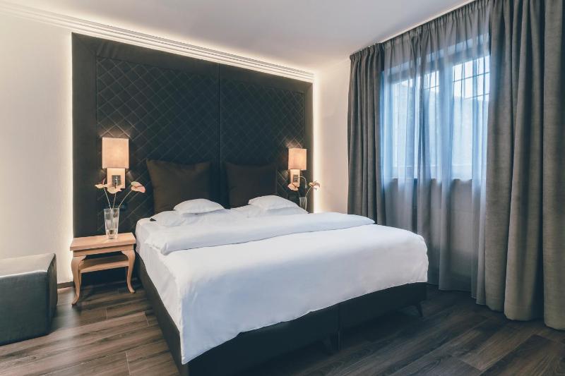 Suite with Garden View image 1
