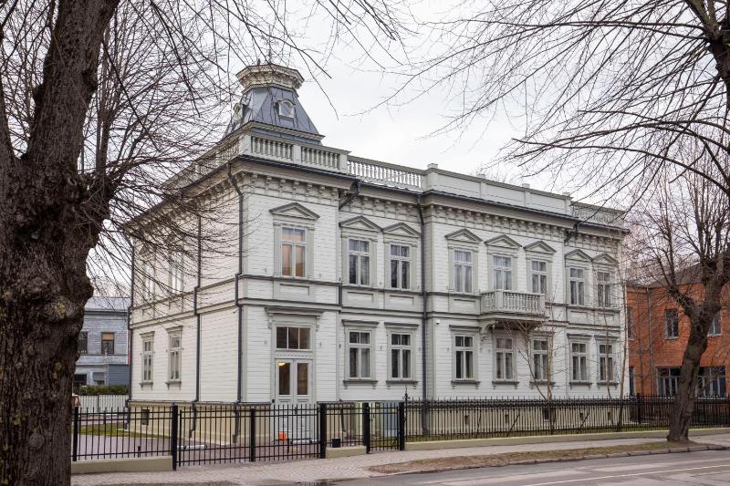 Roze Kūrmājas Residence - image 1