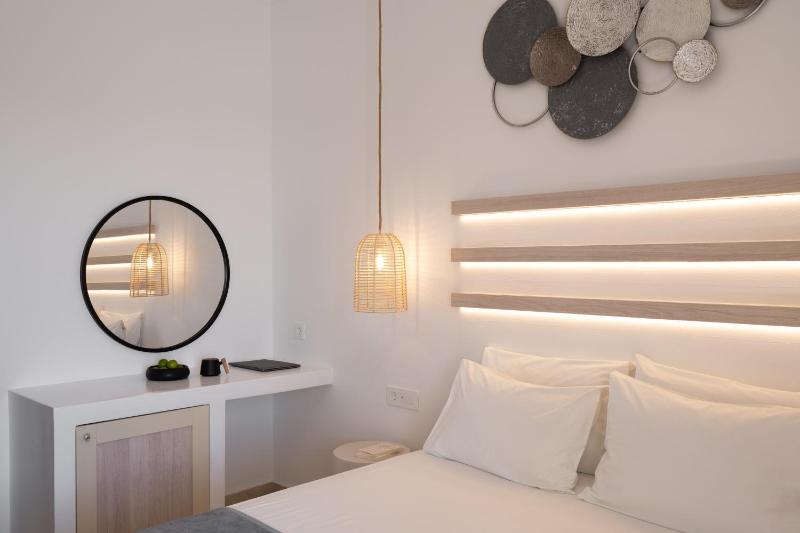 Double Room with Sea View image 4