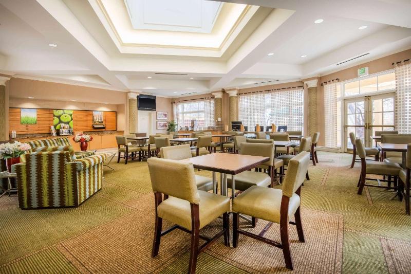 La Quinta Inn & Suites by Wyndham Colorado Springs South AP - image 30