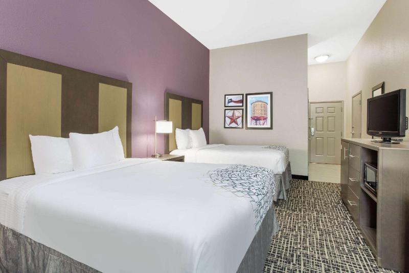 Queen Room with Two Queen Beds and Mobility/Hearing Access - Non-Smoking image 2