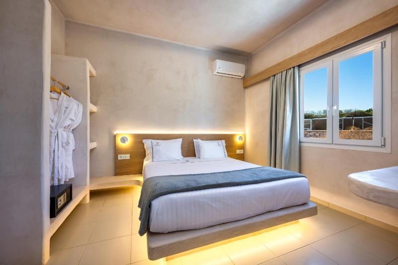 Aelia Luxury Suites - image 10