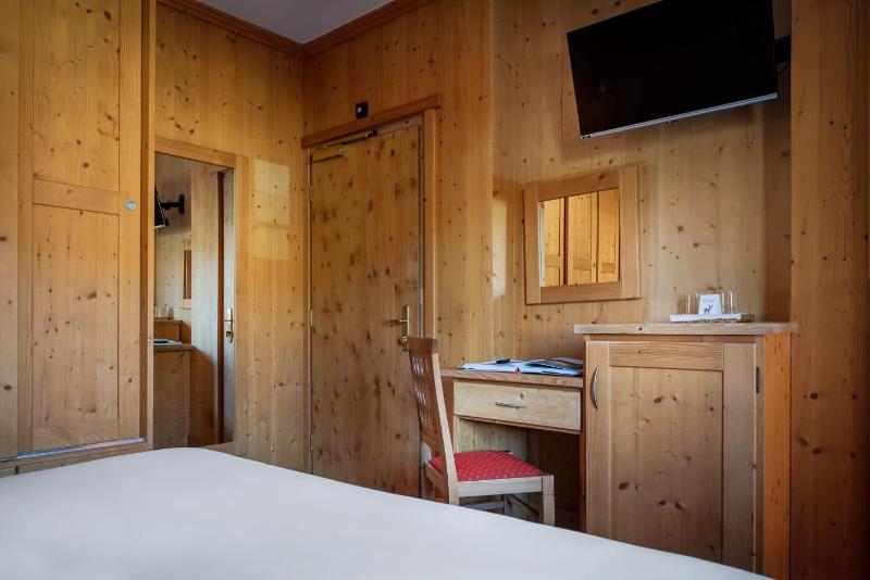 Economy Double Room image 3