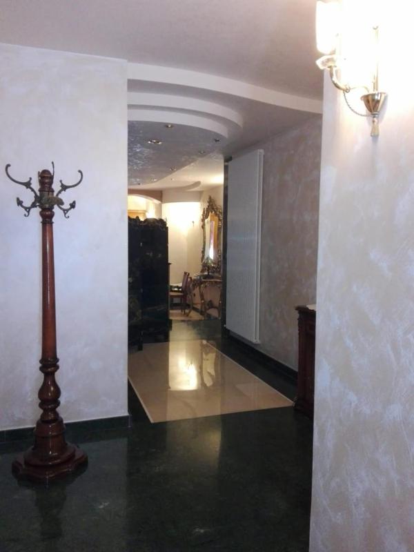 Standard Suite image 1