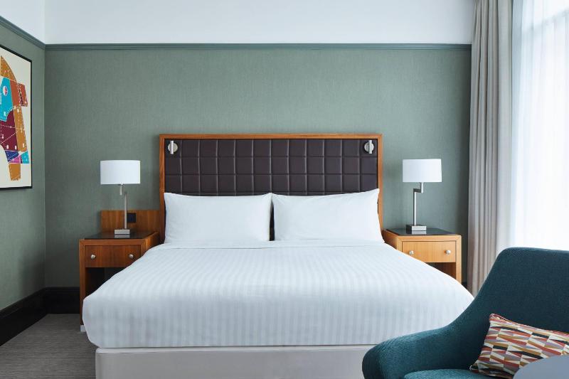 Deluxe Queen Room image 1