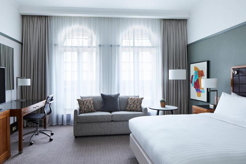 Executive King Room, Executive Lounge Access image 3