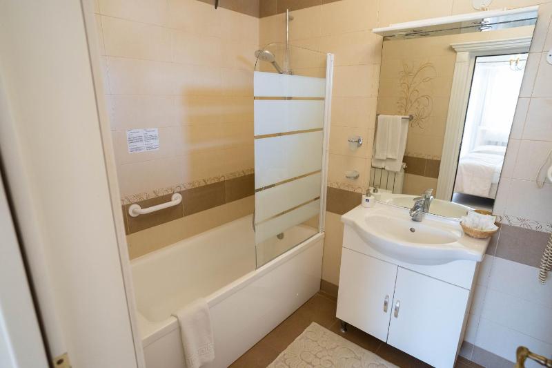 Double Room image 4