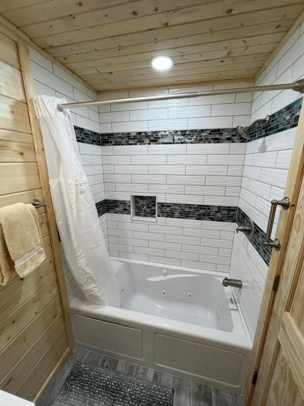 Deluxe King Room with Fireplace image 1