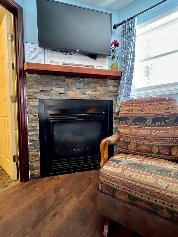 Double Room with Two Double Beds and Fireplace image 2