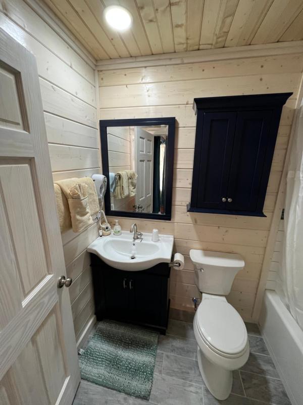 Queen Room image 2