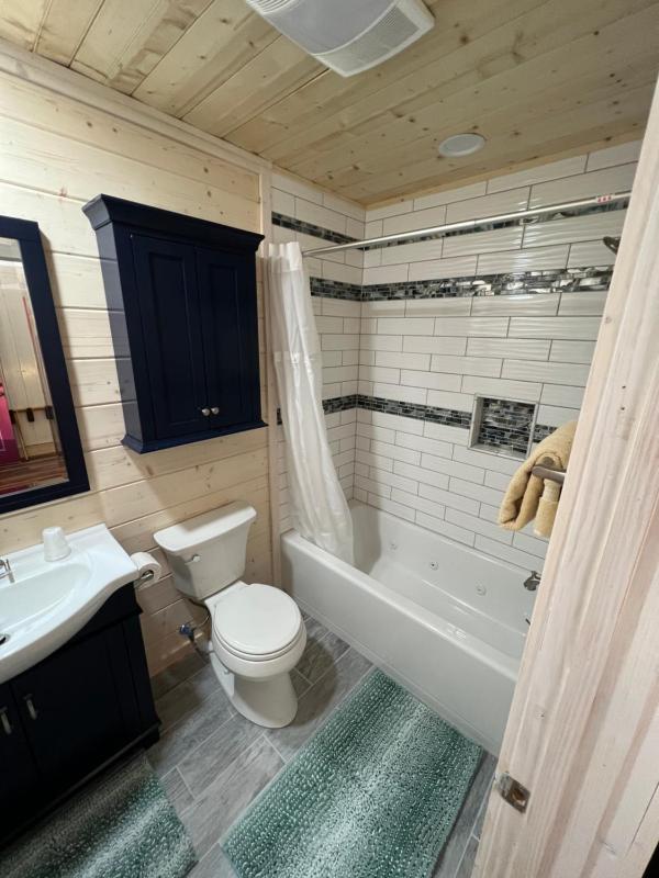 Queen Room image 3