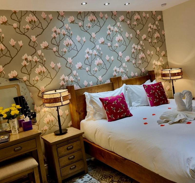 Superior King Room image 1