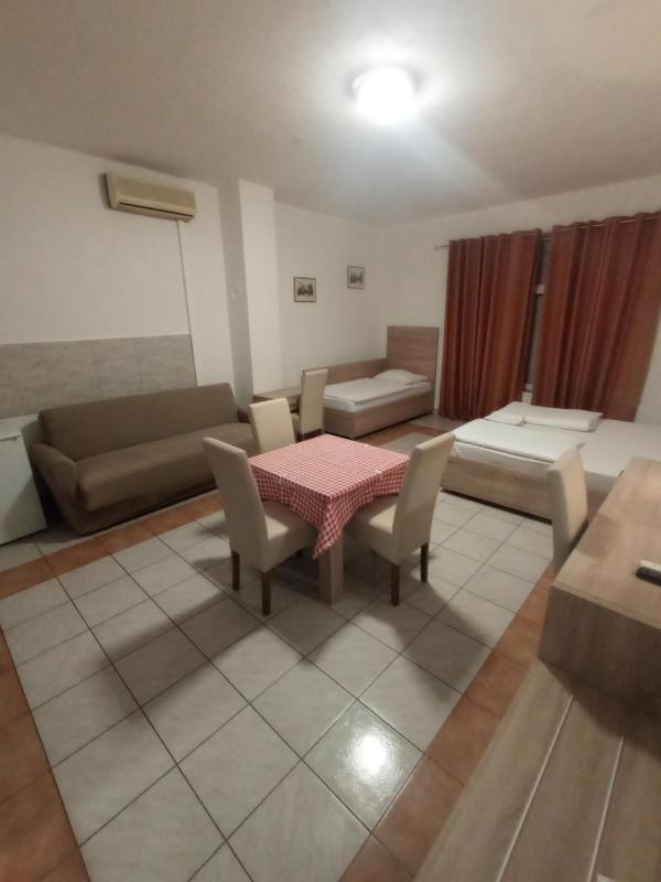 Triple Room with Private Bathroom image 4
