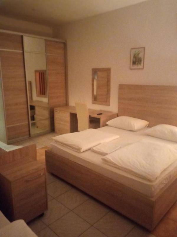 Triple Room with Private Bathroom image 3