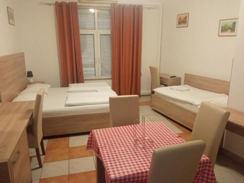 Triple Room with Private Bathroom image 4