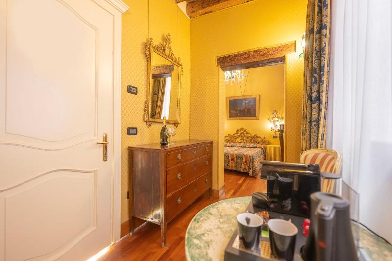 Superior Double Room image 3