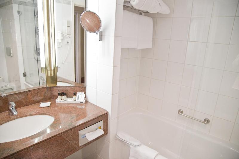Deluxe Double Room image 2