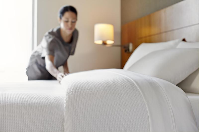 King Room with Sofa Bed and Roll-In Shower - Disability Access image 2