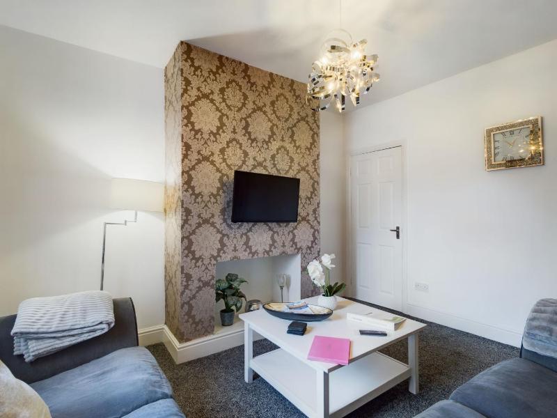 Zoo Cottage - image 37