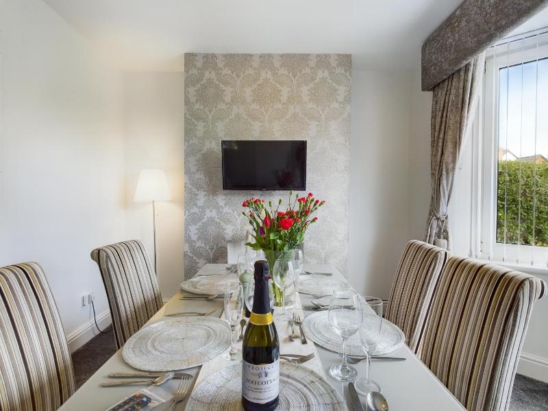 Zoo Cottage - image 49