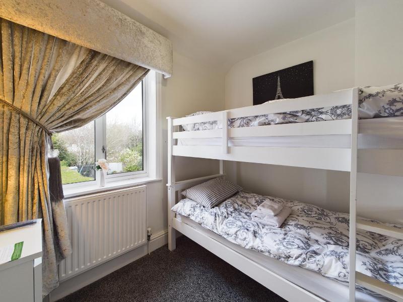 Zoo Cottage - image 46