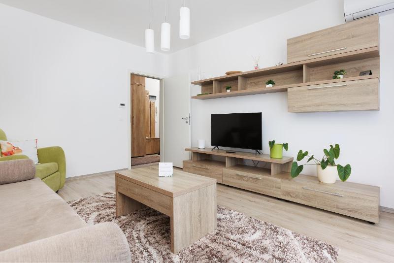 Nature Apartment with Balcony image 1