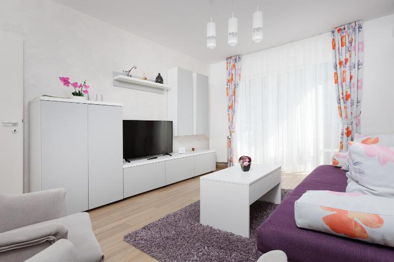 Magenta Apartment with Balcony image 1