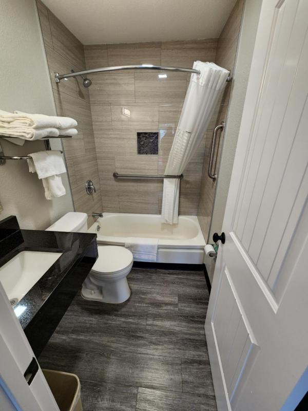 Double Room image 2