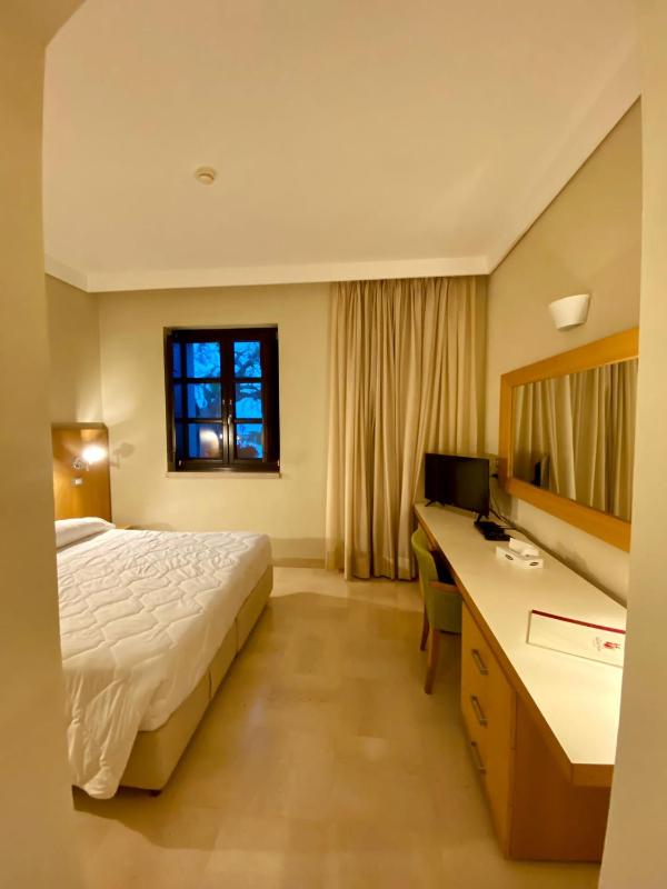 Double/Twin Room image 4
