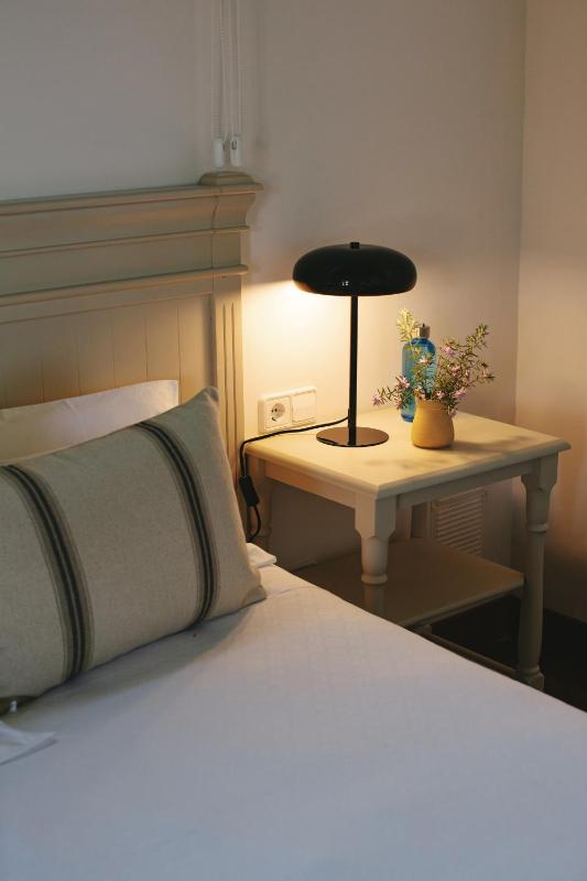 Deluxe Double Room image 3