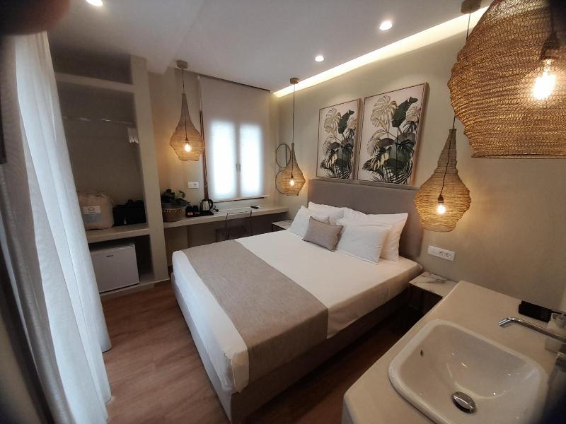 Standard Double Room image 3