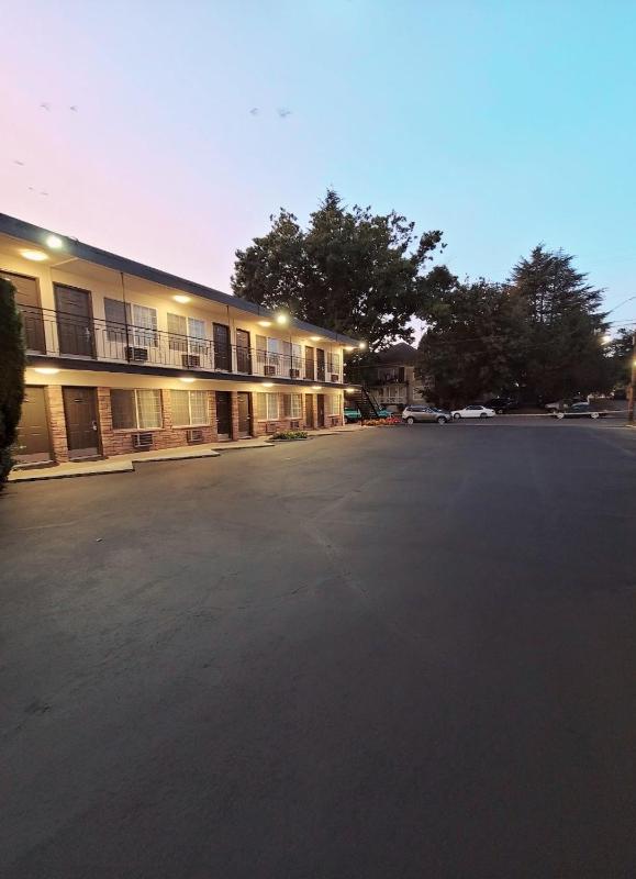 Executive Lodge - image 8
