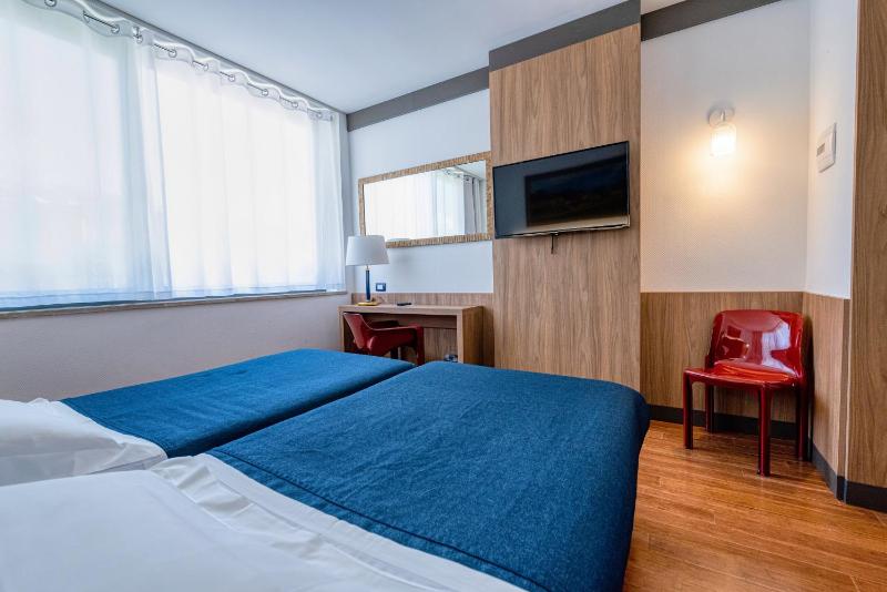 Classic Double Room with City View image 1