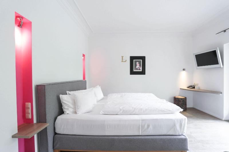 Superior Double Room image 4