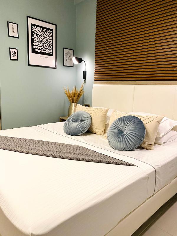 Double Room with Balcony image 1