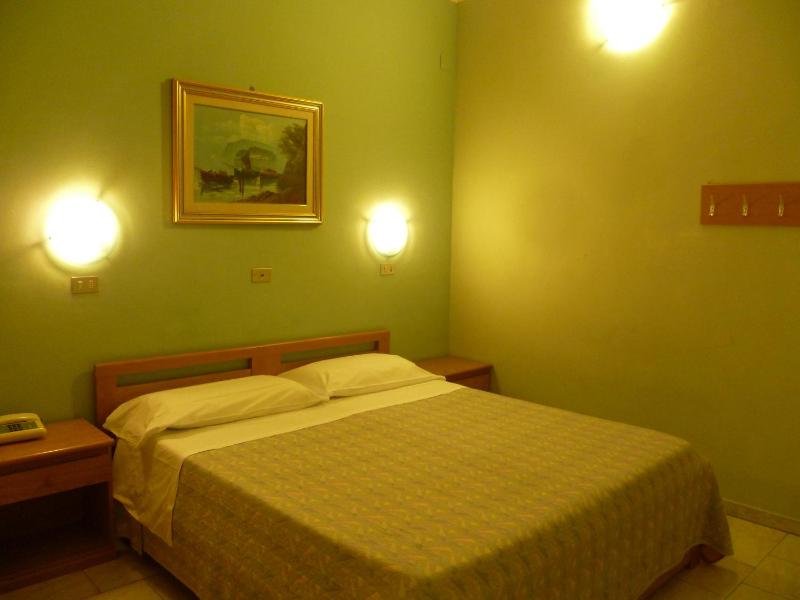 Double or Twin Room image 2