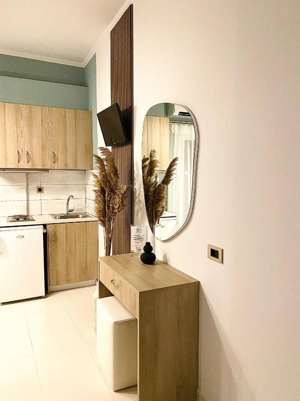 Leonidas House - image 32