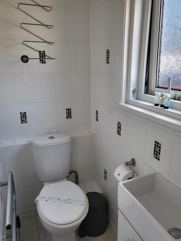 Single Room image 4