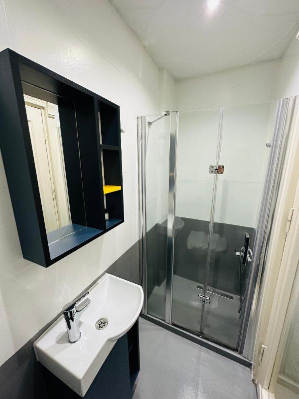 Economy Double Room image 3