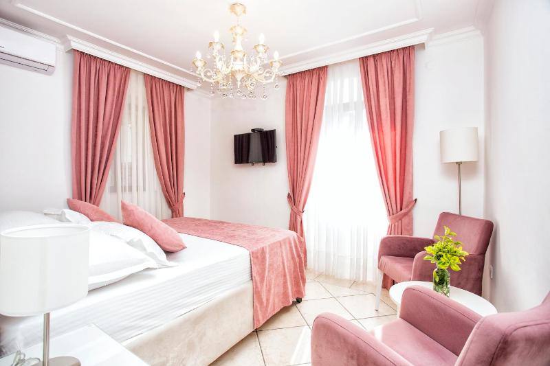 Superior Double Room image 1