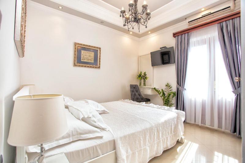Double Room with Balcony and Sea View image 1