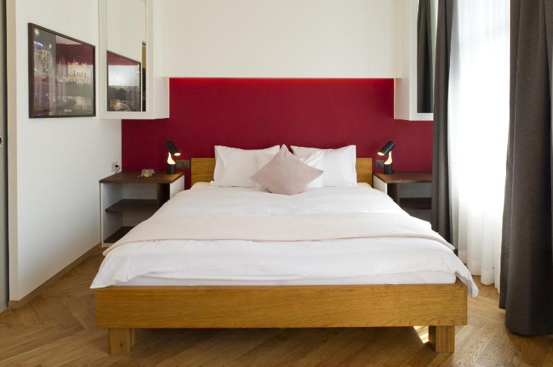 Premium Double Room with Balcony image 3