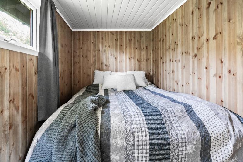 One-Bedroom Cottage image 4