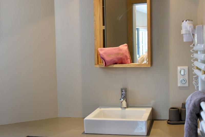 Two-Bedroom Villa with Private Pool with Bath image 2