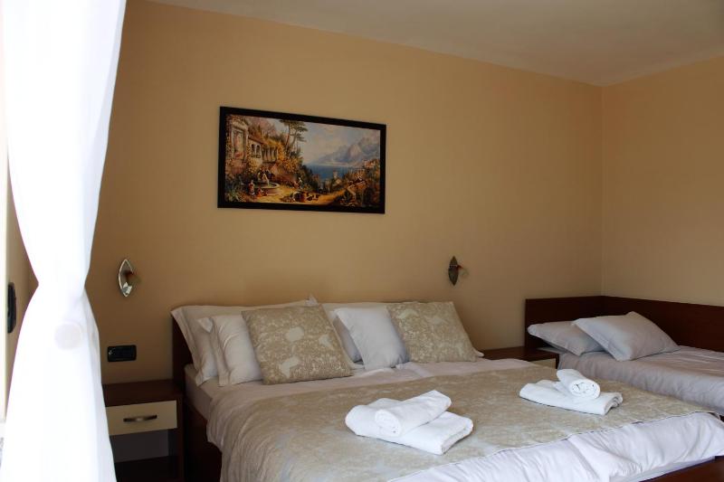 Deluxe Triple Room with Sea View image 4