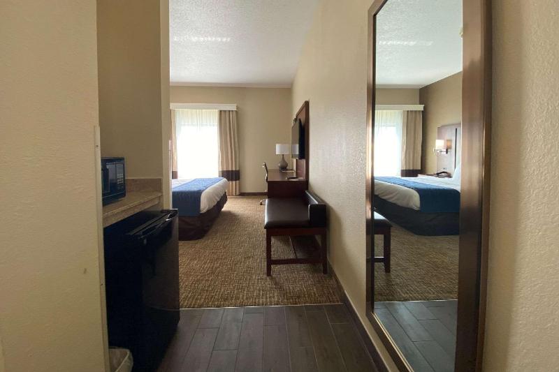 King Room - Accessible/Non Smoking image 3
