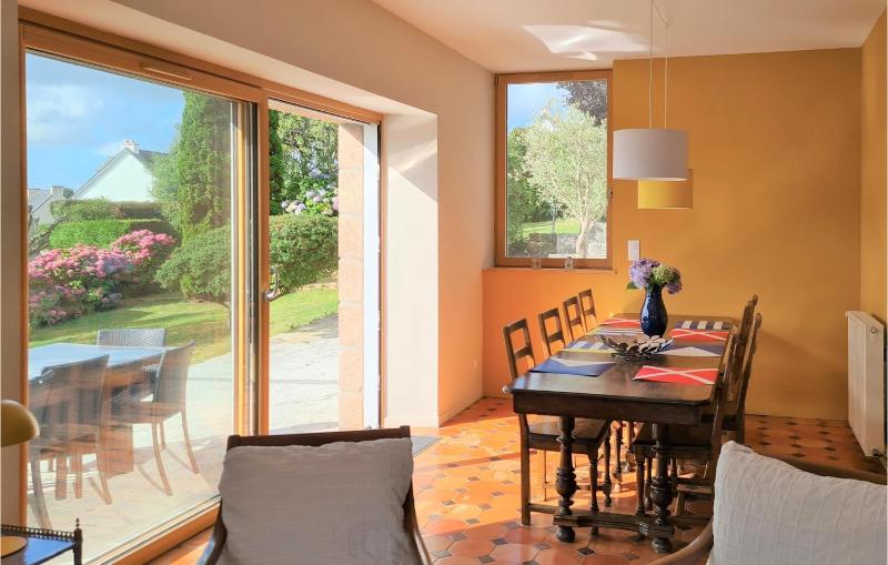 Stunning Home In Perros-Guirrec With Wifi - image 24