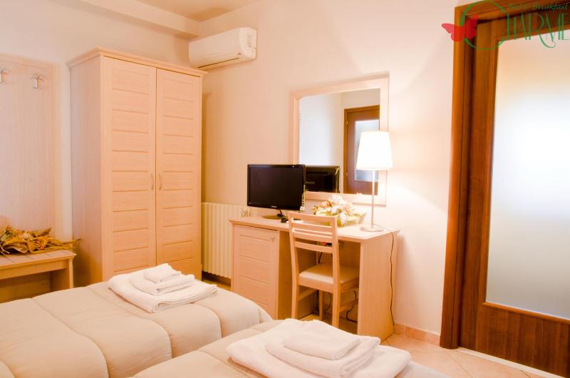 Standard Double Room image 4