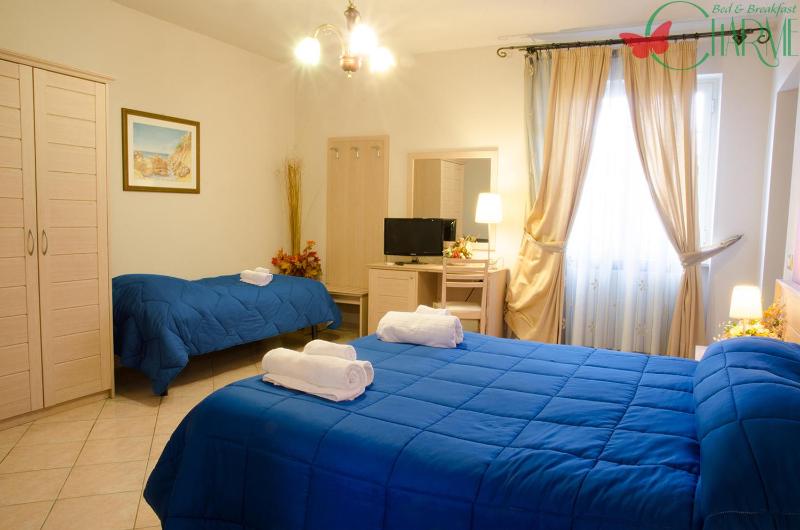 Superior Triple Room image 4