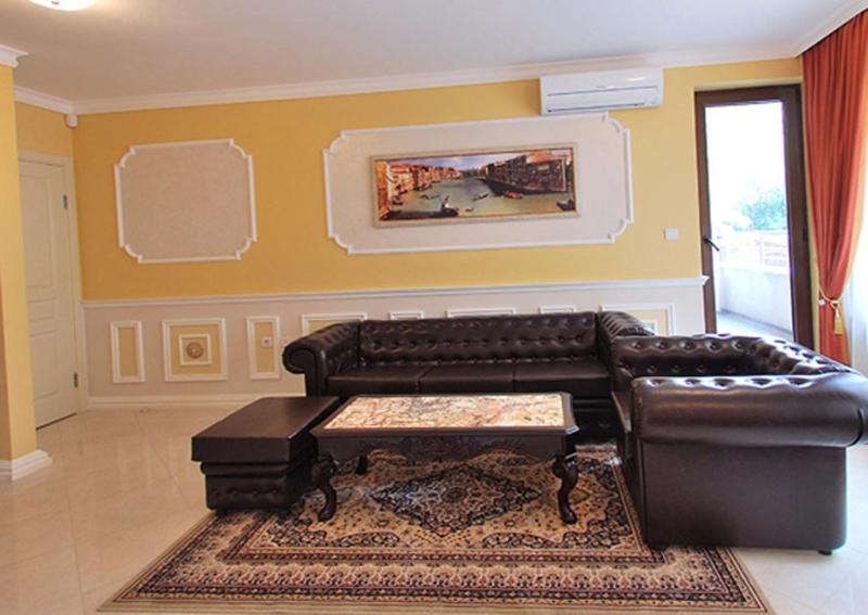 Luxury One-Bedroom Apartment image 4